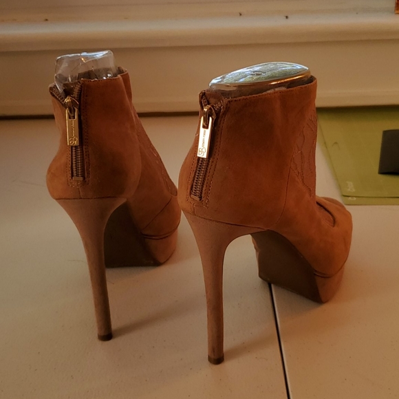 Shoes - Picture 3 of 3